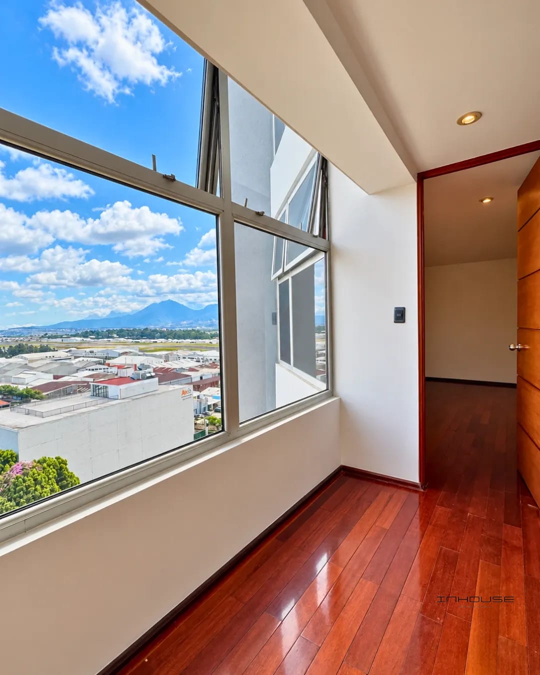 Apartamento en Renta en Zona 13 Amueblado Nivel Alto — Apartamento en Alquiler en Torre Nova, Zona 13, Guatemala, Ciudad — foto 1 de 10