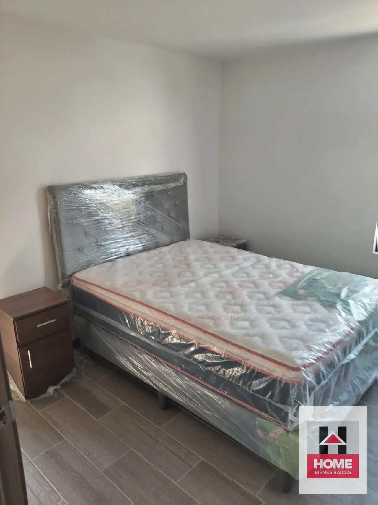 AREA AOKLAND MALL APARTAMENTO EN VENTA ZONA 10 — Apartamento en Venta en Biko, Zona 10, Guatemala, Ciudad — foto 1 de 11