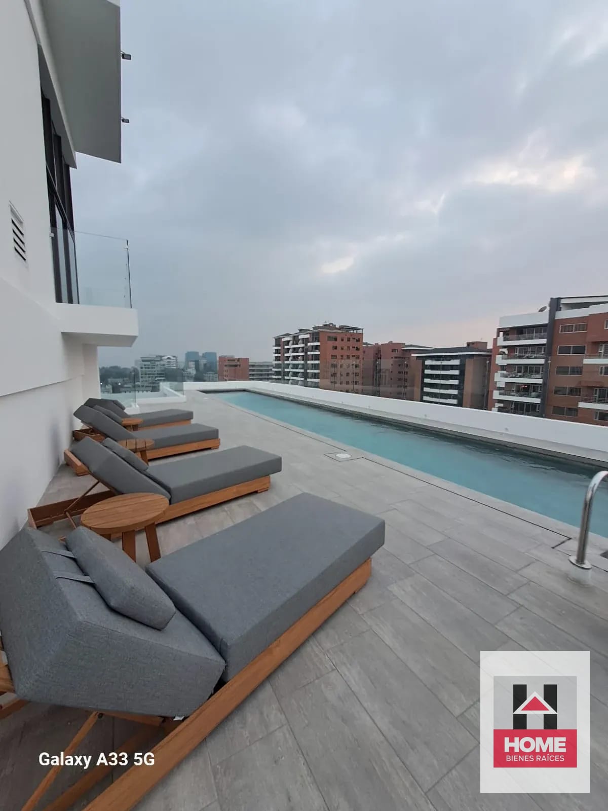 APARTAMENTO EN RENTA – EXCELENTE UBICACIÓN CERCA DE OAKLAND, ZONA 10 — Apartamento en Alquiler en Moretti, Zona 10, Guatemala, Ciudad — foto 3 de 12