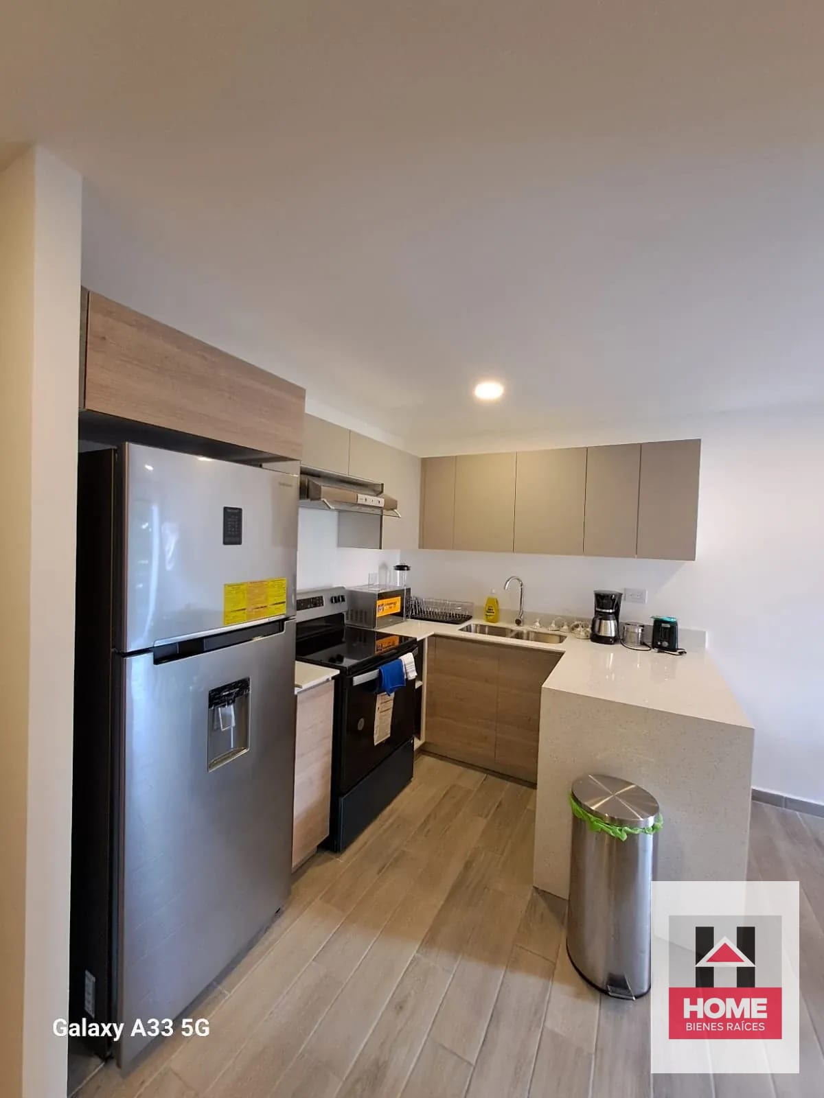 Apartamento en Renta Zona 10 Buena Ubicacion Todos los Servicios — Apartamento en Alquiler en Parque 10, Zona 10, Guatemala, Ciudad — foto 1 de 12