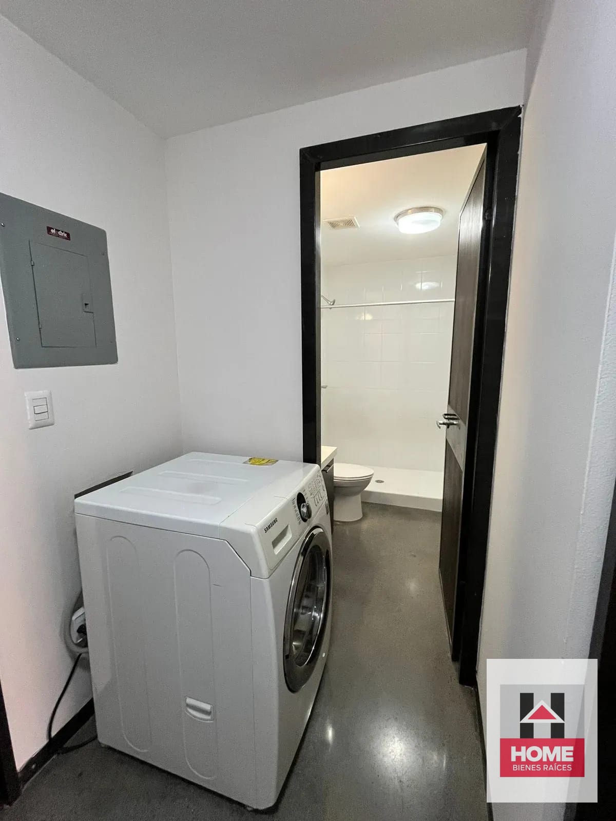Furnished Apartment for Rent | Zone 4 – 4 Grados Norte — Apartamento en Alquiler en Cuatro 36, Zona 4, Guatemala, Ciudad — foto 1 de 6