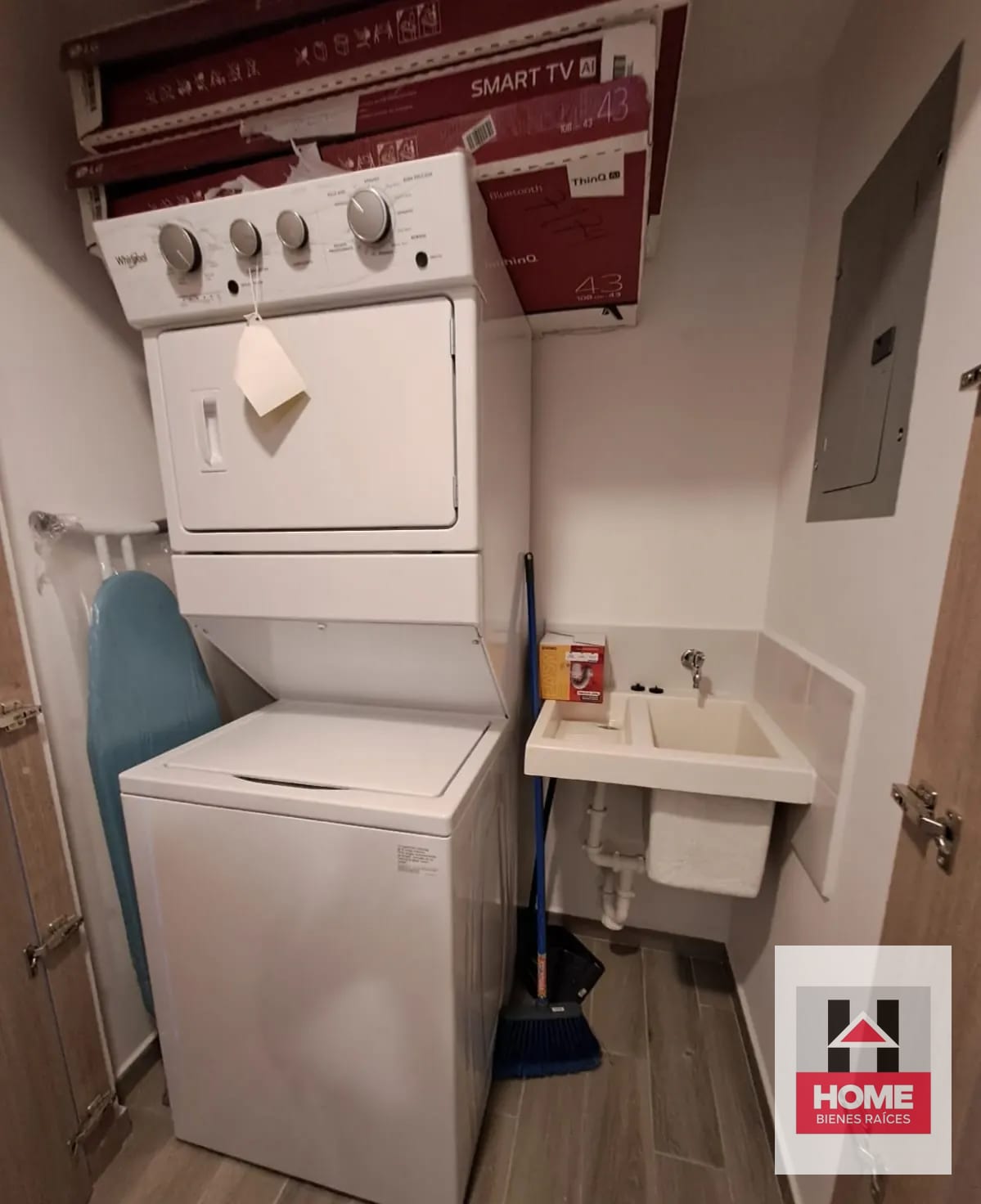 Apartamento de 1 Dor Todos los Servicios — Apartamento en Alquiler en Parque 10, Zona 10, Guatemala, Ciudad — foto 2 de 10