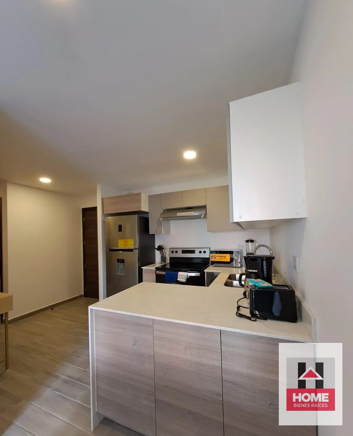 Apartamento de 1 Dor Todos los Servicios — Apartamento en Alquiler en Parque 10, Zona 10, Guatemala, Ciudad — foto 4 de 10