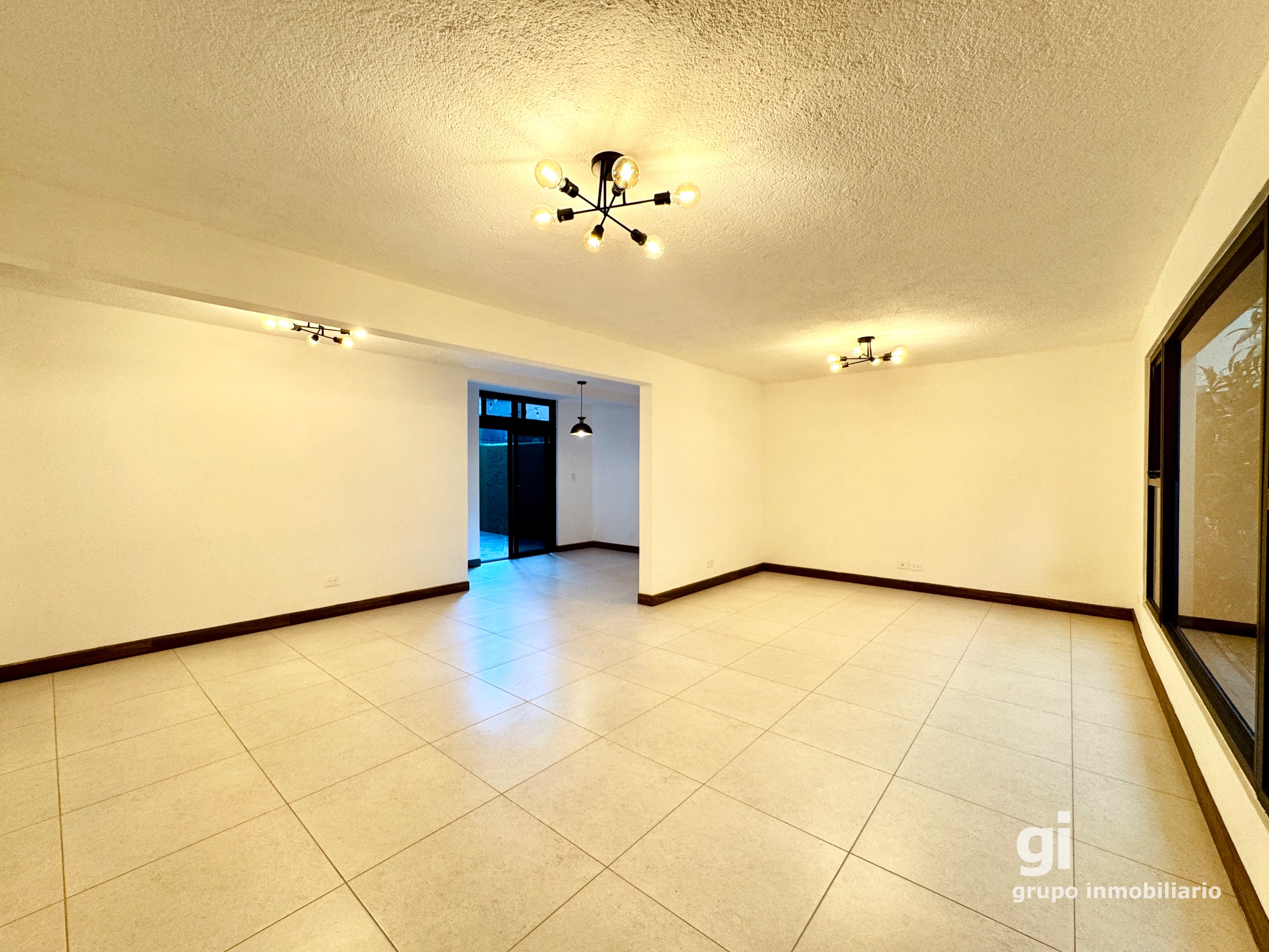 Apartamento Remodelado en Renta en Zona 10 | Excelente Ubicación - 5