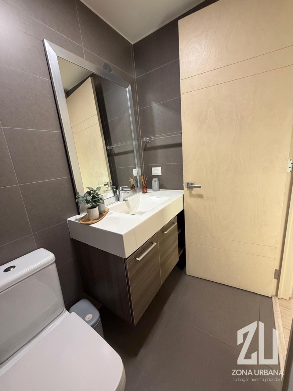 Apartamento en Renta Veinti4 Z10 — Apartamento en Alquiler en Veinti4, Zona 10, Guatemala, Ciudad — foto 9 de 14