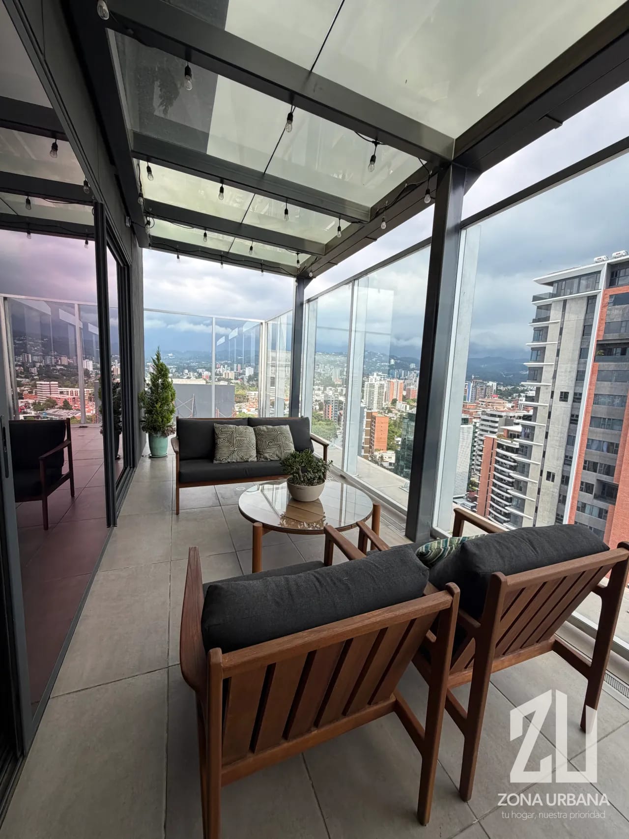 Penthouse de dos niveles con terraza privada y vistas desde las alturas de Zona 10 — Apartamento en Venta en Vasanta, Zona 10, Guatemala, Ciudad — foto 6 de 16