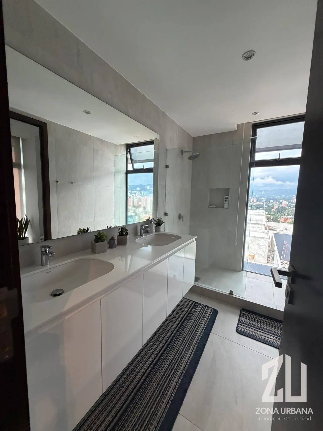 Penthouse de dos niveles con terraza privada y vistas desde las alturas de Zona 10 — Apartamento en Venta en Vasanta, Zona 10, Guatemala, Ciudad — foto 14 de 16