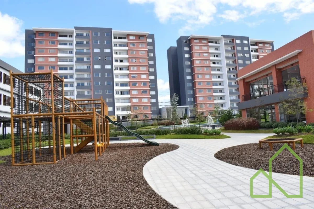 Apartamento con jardín, Primer nivel , Plaza Segheria zona 14 — Apartamento en Venta en La Villa, Zona 14, Guatemala, Ciudad — foto 2 de 7