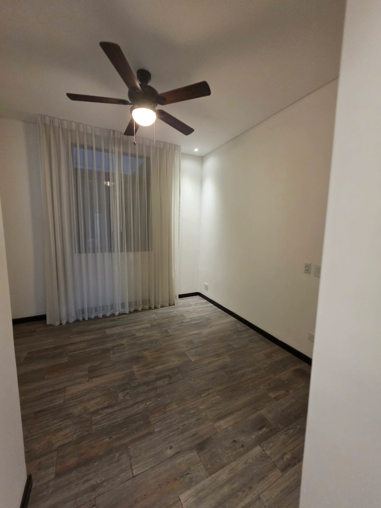Lindo e iluminado apartamento en renta Lirios de Cayalá zona 16 — Apartamento en Alquiler en Lirios de Cayalá I, Zona 16, Guatemala, Ciudad — foto 7 de 8