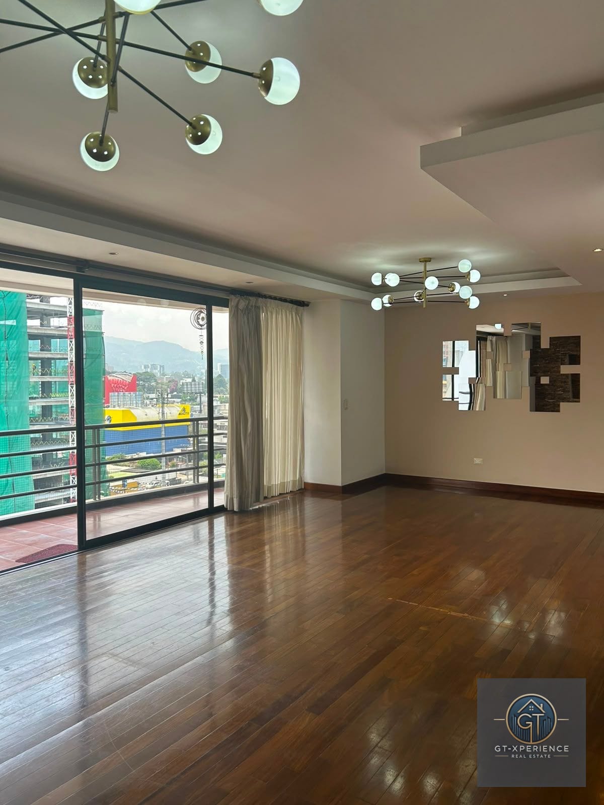 Lindo y amplio apartamento en Edificio de zona 10 — Apartamento en Venta en Zona 10, Guatemala, Ciudad — foto 2 de 7