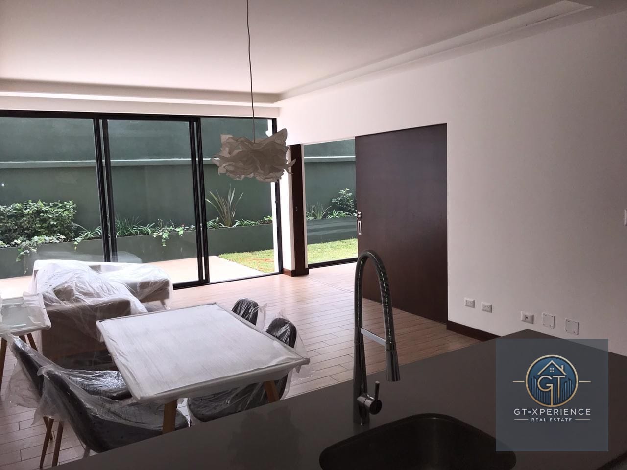Lindo apartamento en edificio AVENIK, Zona 15 VHII — Apartamento en Venta en Avenik, Zona 15, Guatemala, Ciudad — foto 3 de 5