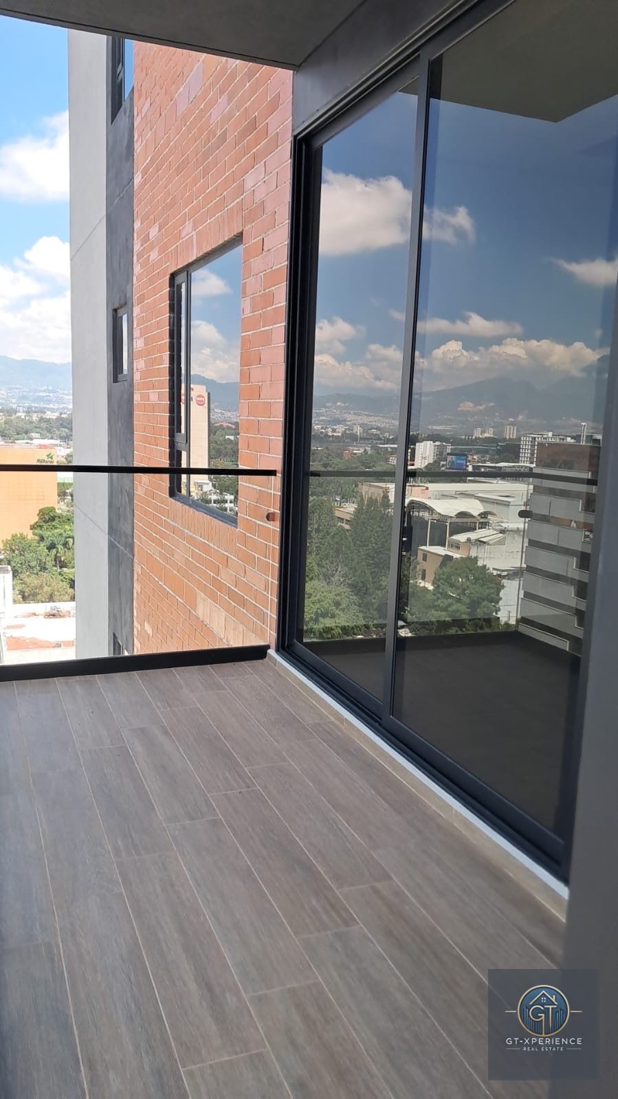 Apartamento en renta en Edificio FERRÉ DIEZ zona 10 — Apartamento en Alquiler en Ferré Diez, Zona 10, Guatemala, Ciudad — foto 2 de 11