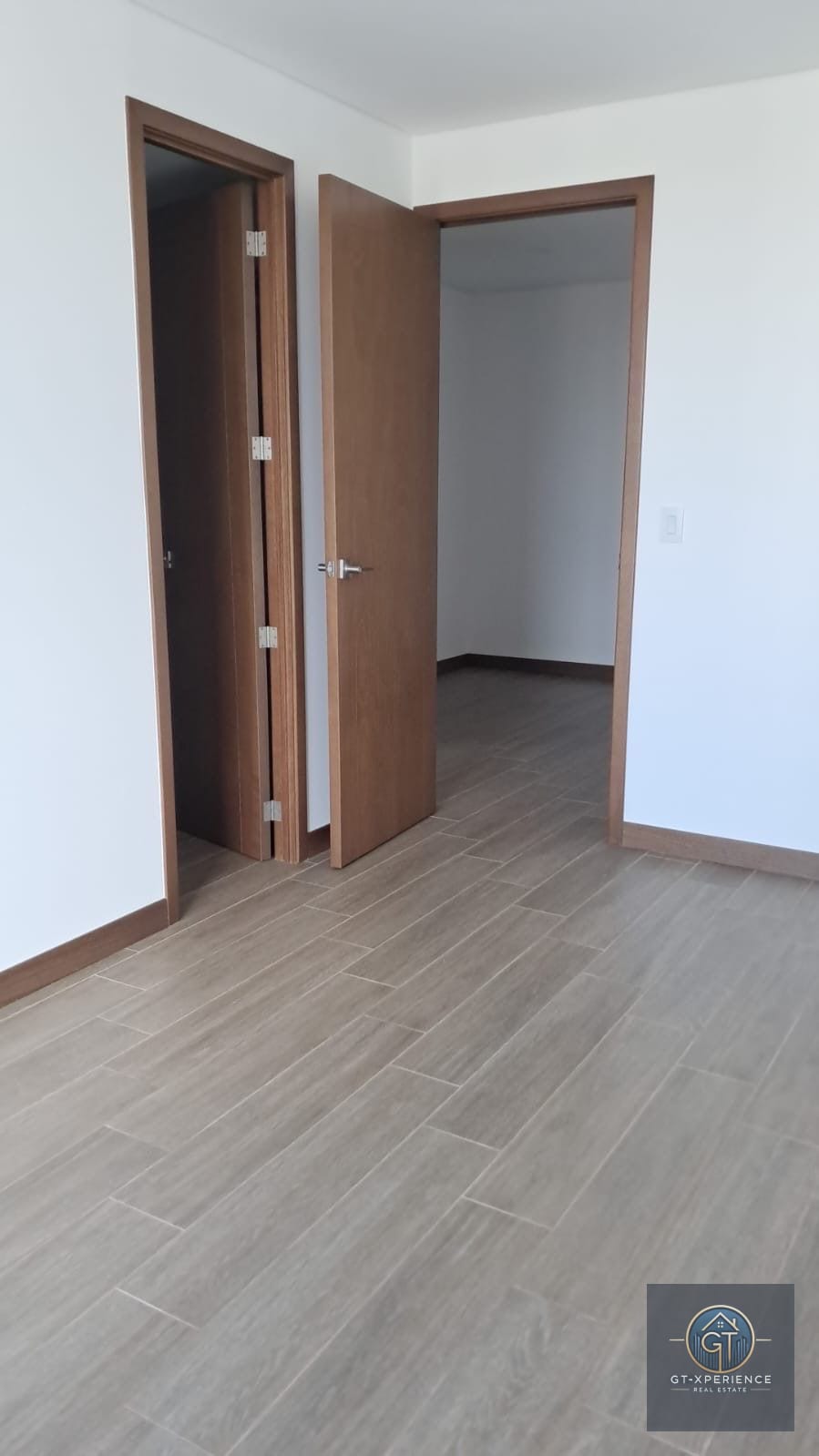 Apartamento en renta en Edificio FERRÉ DIEZ zona 10 — Apartamento en Alquiler en Ferré Diez, Zona 10, Guatemala, Ciudad — foto 3 de 11