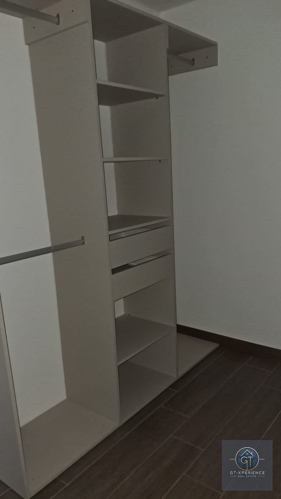 Apartamento en renta en Edificio FERRÉ DIEZ zona 10 — Apartamento en Alquiler en Ferré Diez, Zona 10, Guatemala, Ciudad — foto 4 de 11