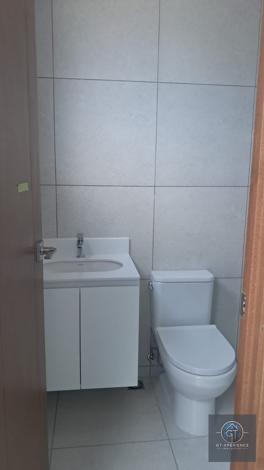 Apartamento en renta en Edificio FERRÉ DIEZ zona 10 — Apartamento en Alquiler en Ferré Diez, Zona 10, Guatemala, Ciudad — foto 5 de 11