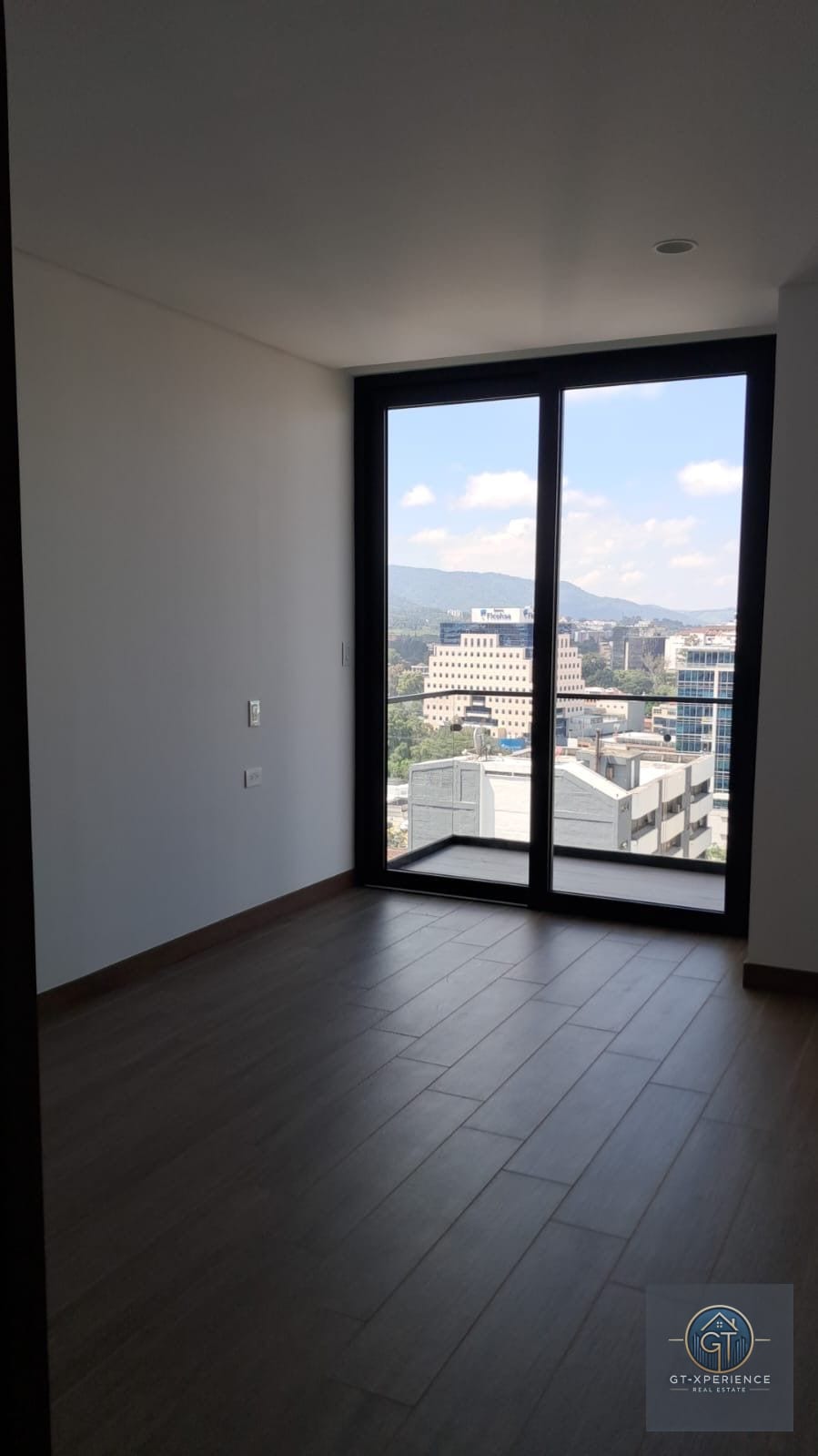 Apartamento en renta en Edificio FERRÉ DIEZ zona 10 — Apartamento en Alquiler en Ferré Diez, Zona 10, Guatemala, Ciudad — foto 6 de 11