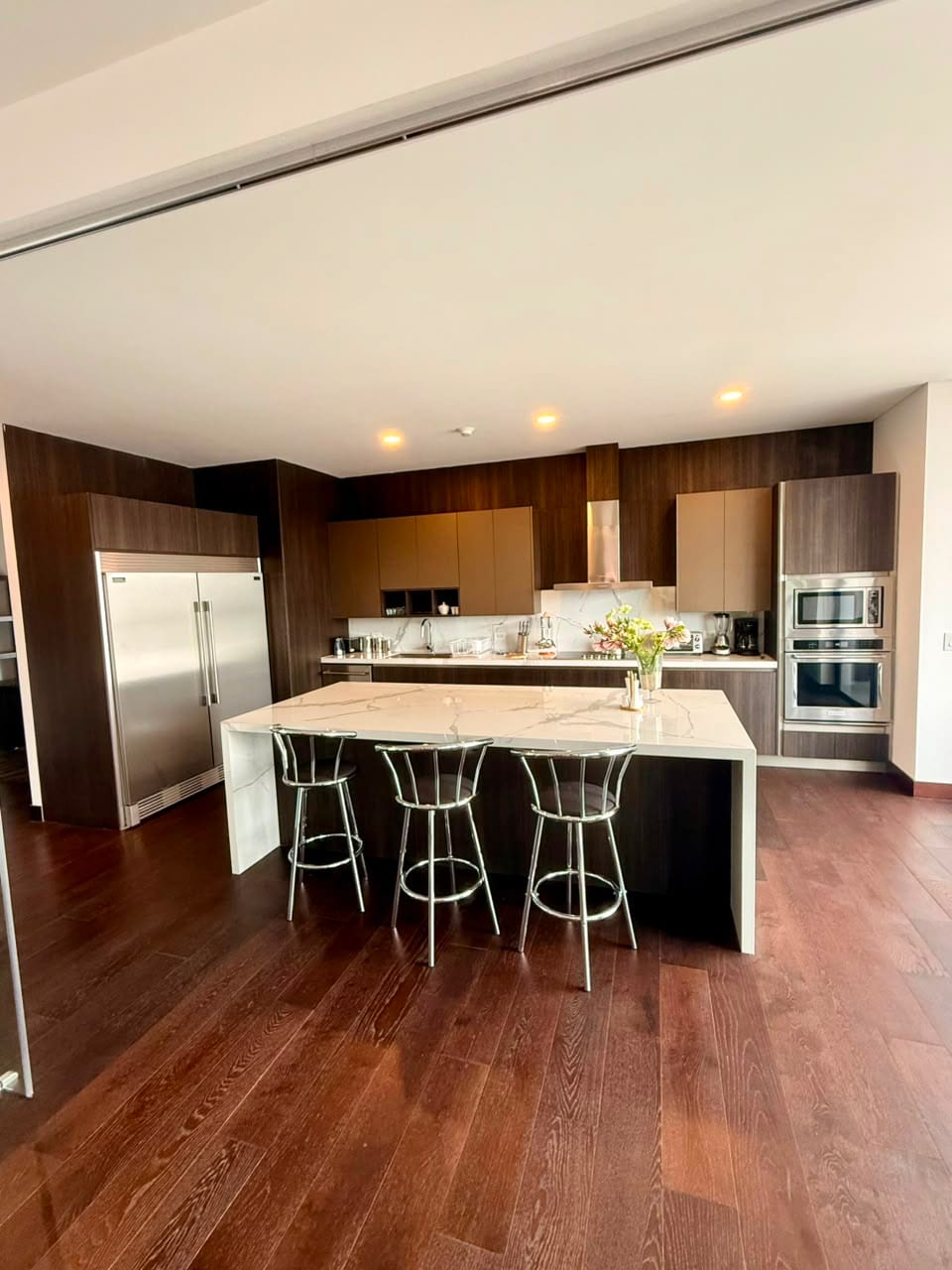 PENTHOUSE AMUEBLADO DE LUJO RENTA ZONA 14 — Apartamento en Alquiler en Zona 14, Guatemala, Ciudad — foto 2 de 17
