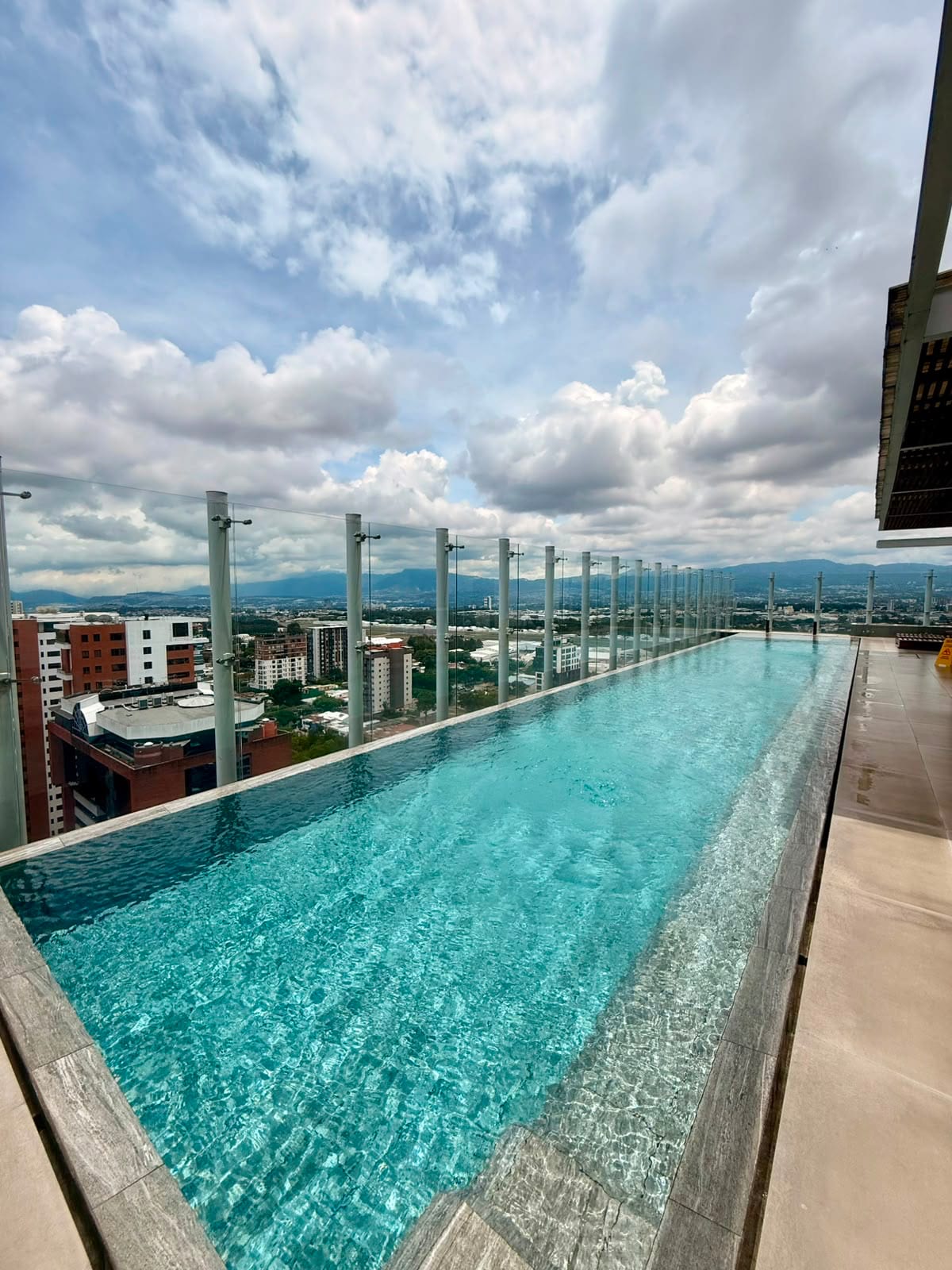 PENTHOUSE AMUEBLADO DE LUJO RENTA ZONA 14 — Apartamento en Alquiler en Zona 14, Guatemala, Ciudad — foto 14 de 17