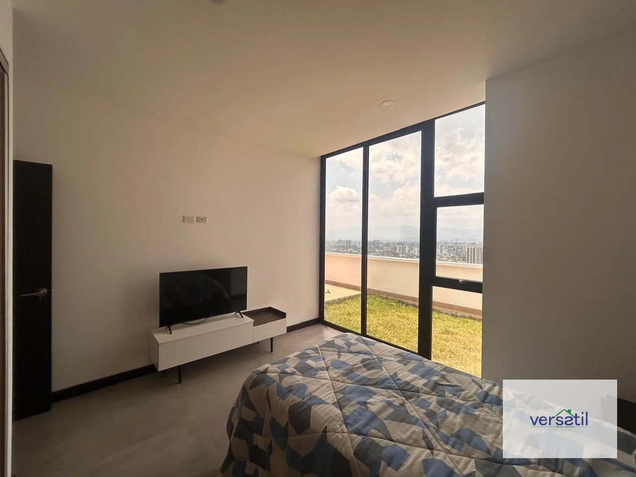 Hermoso Penthouse de dos habitaciones zona 15 venta - 11