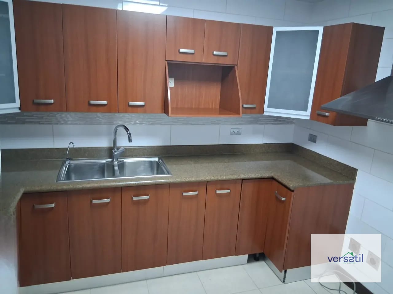 Lindo y amplio Apartamento en alquiler 3 habitaciones — Apartamento en Alquiler en Jardines del Acueducto, Zona 10, Guatemala, Ciudad — foto 3 de 11