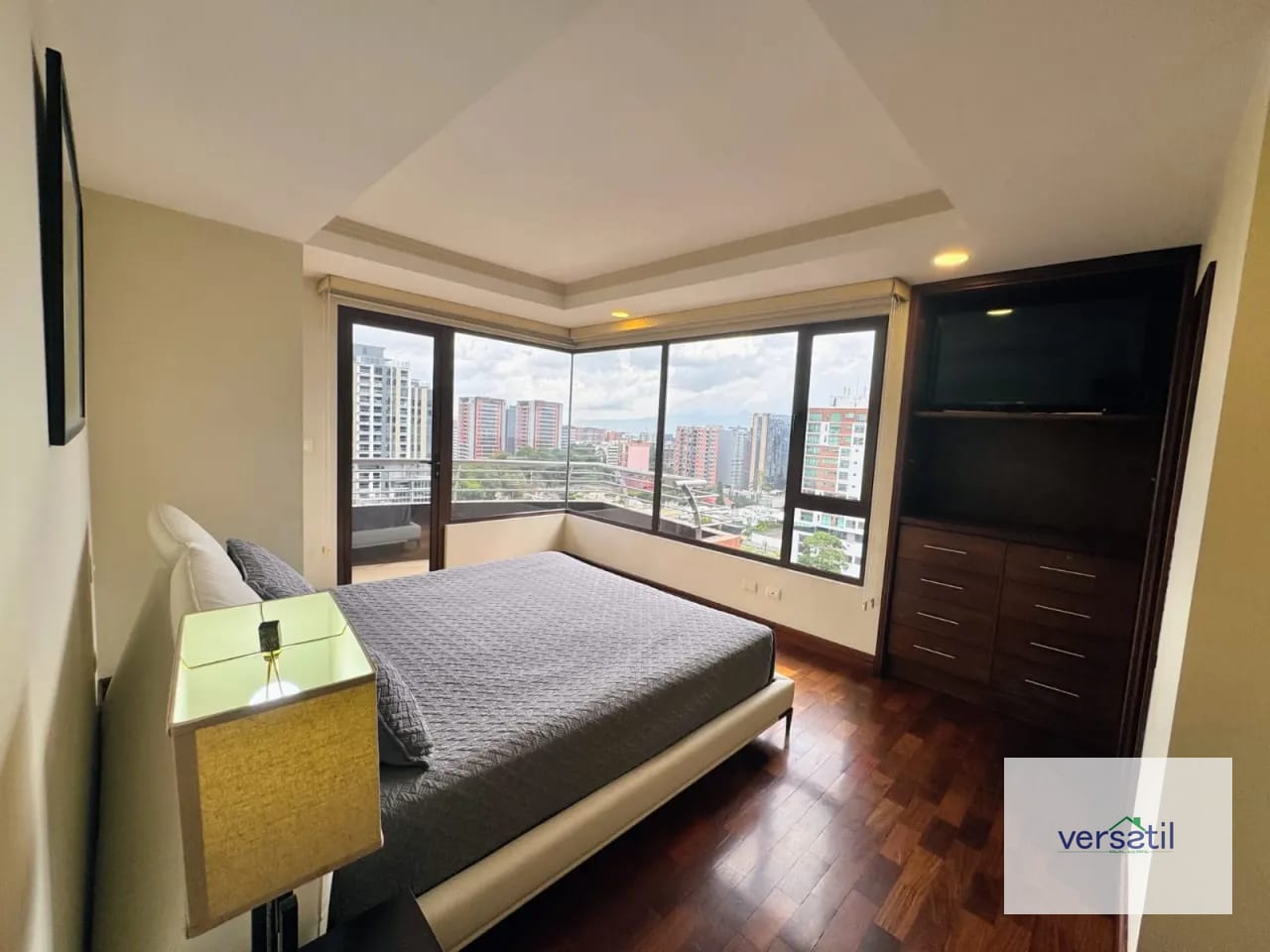 Hermoso Apartamento Amueblado zona 10 de 3 habitaciones — Apartamento en Alquiler en Santa María, Zona 10, Guatemala, Ciudad — foto 4 de 15