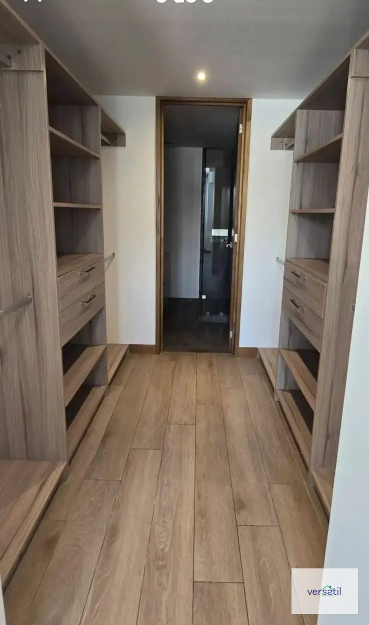 Walking Closet — Lindo y Moderno apartamento AOKI z.14 — Apartamento en Alquiler en Zona 14, Guatemala, Ciudad — foto 5 de 16