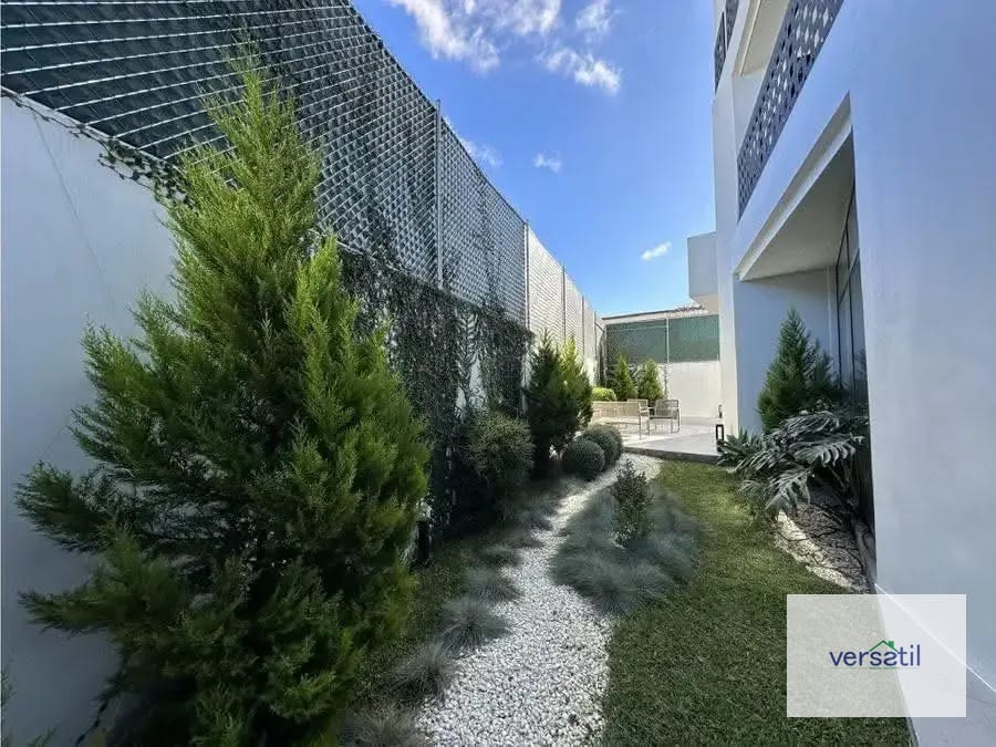 Jardín edificio — Lindo y Moderno apartamento AOKI z.14 — Apartamento en Alquiler en Zona 14, Guatemala, Ciudad — foto 14 de 16