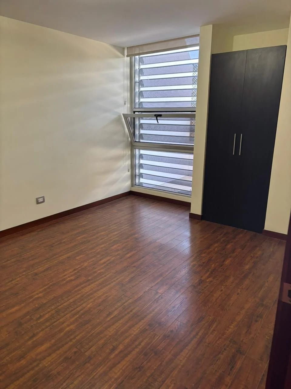 Apto en nivel bajo en renta Zona 10: — Apartamento en Alquiler en Zona 10, Guatemala, Ciudad — foto 5 de 6