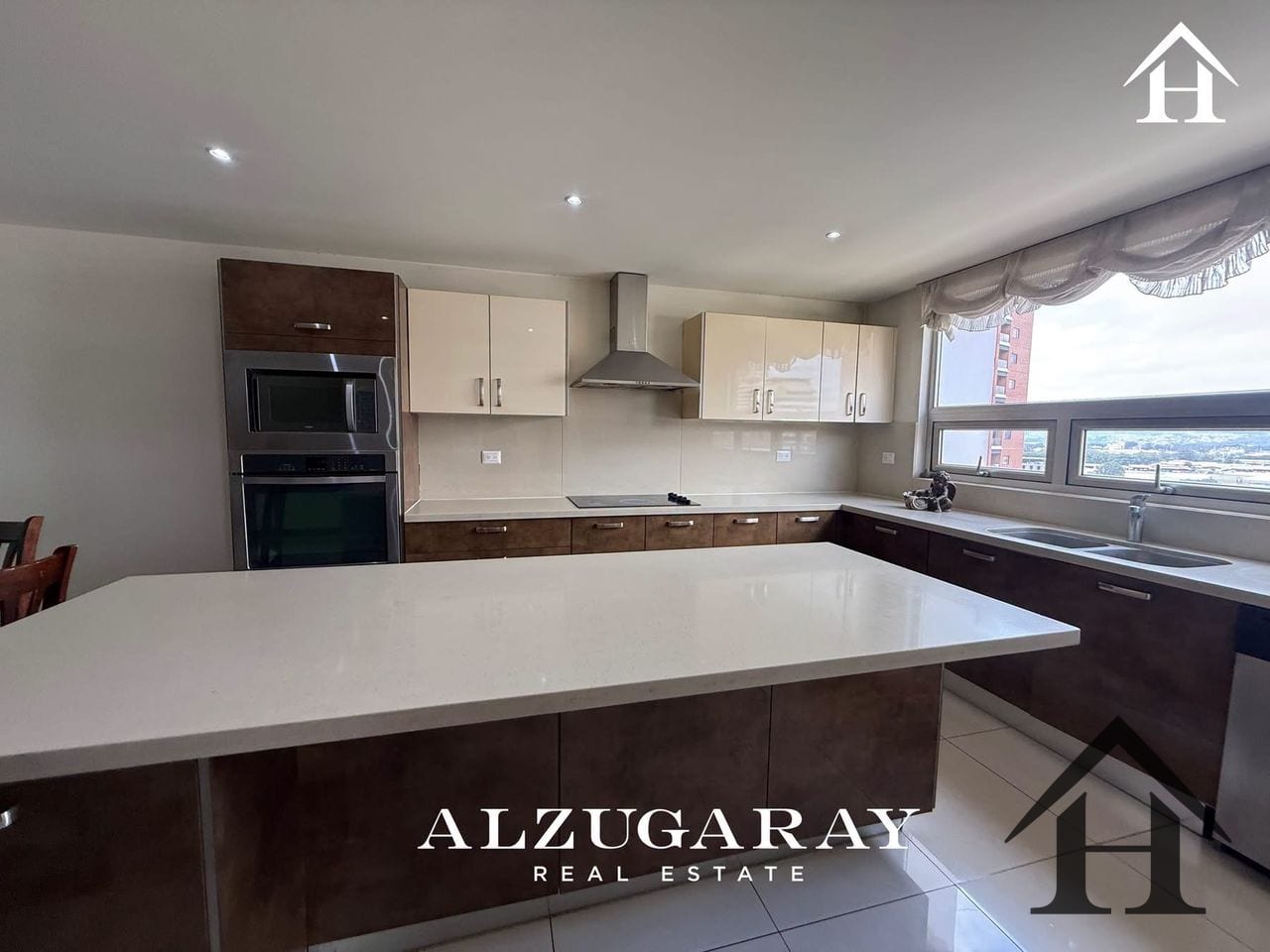 Apartamento nivel completo Edificio AKOYA zona 14 — Apartamento en Venta en Akoya, Zona 14, Guatemala, Ciudad — foto 5 de 12