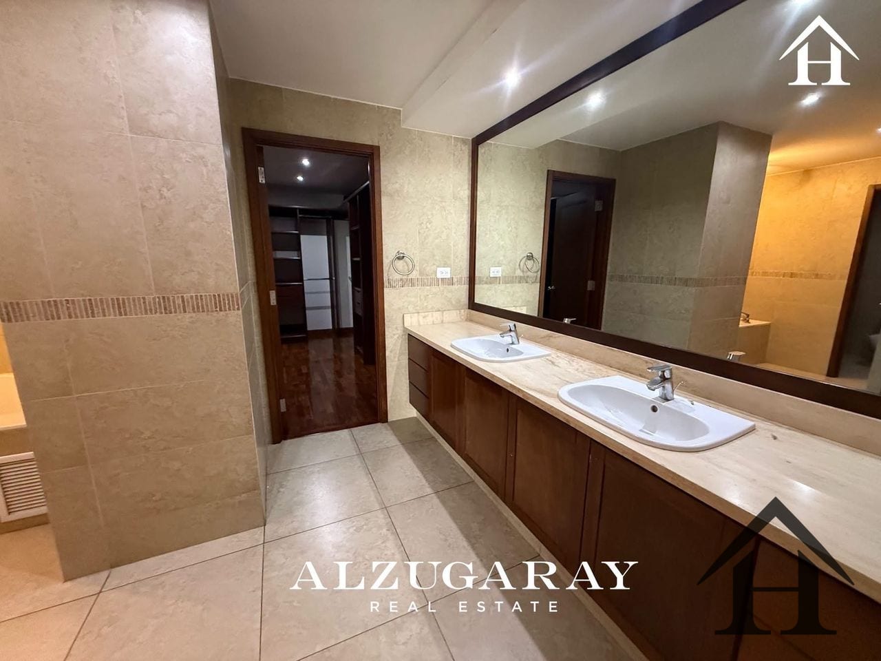 Apartamento nivel completo Edificio AKOYA zona 14 — Apartamento en Venta en Akoya, Zona 14, Guatemala, Ciudad — foto 11 de 12