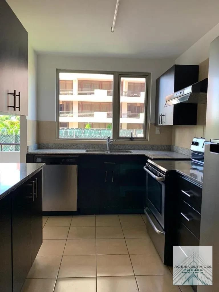 Apto amueblado 2 habitaciones Zona 14 — Apartamento en Alquiler en Torre Quattro, Zona 14, Guatemala, Ciudad — foto 4 de 11