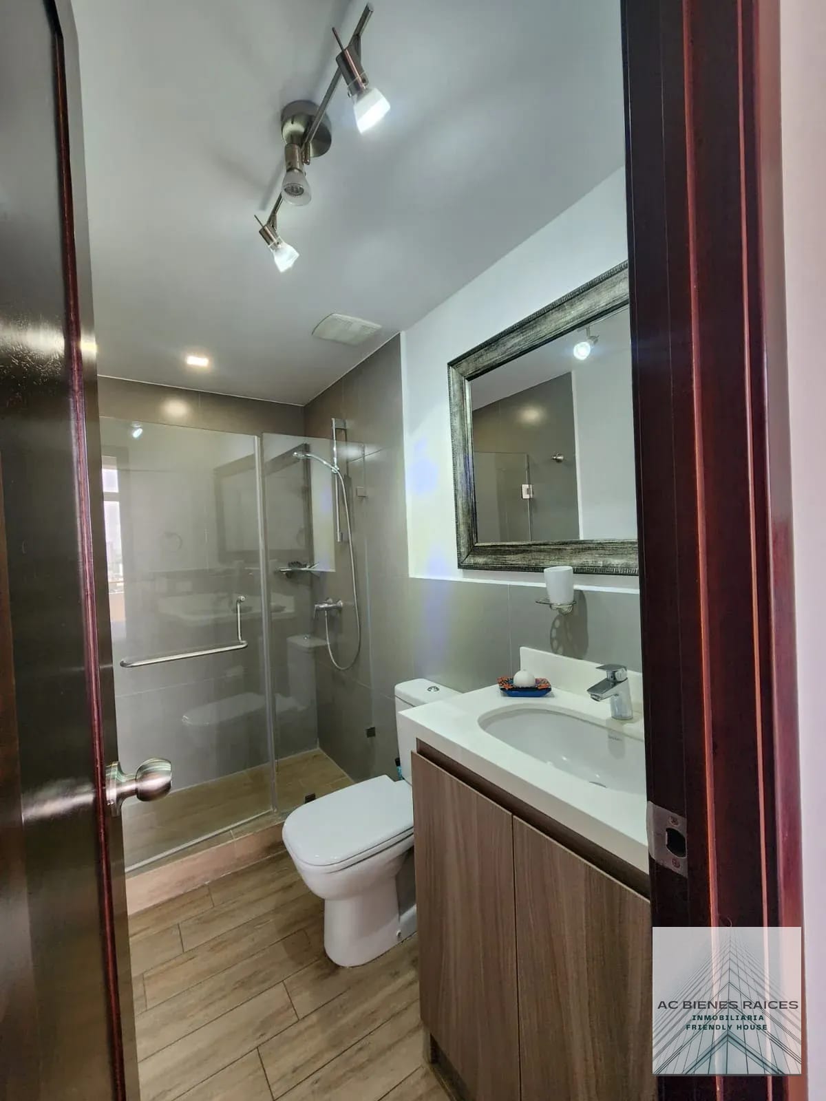 Renta amueblado zona 13 — Apartamento en Alquiler en Casa Americas, Zona 13, Guatemala, Ciudad — foto 8 de 13