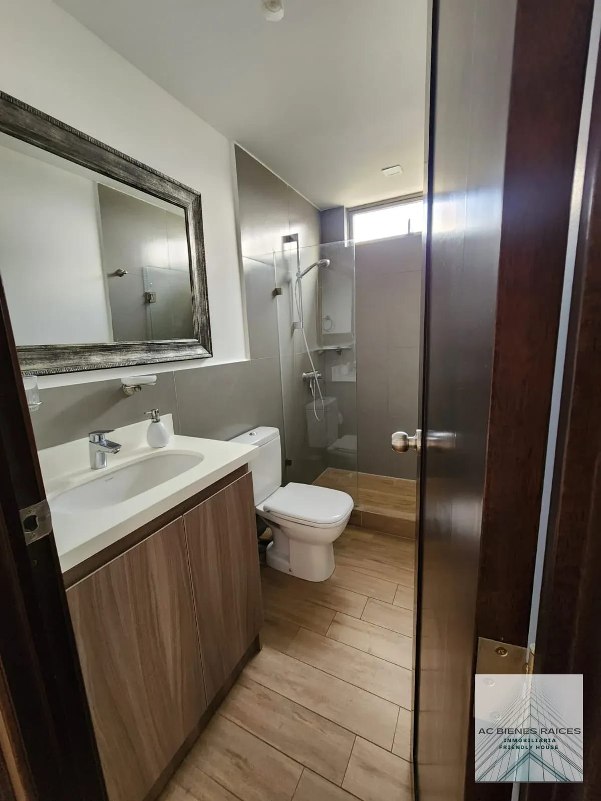 Renta amueblado zona 13 — Apartamento en Alquiler en Casa Americas, Zona 13, Guatemala, Ciudad — foto 10 de 13
