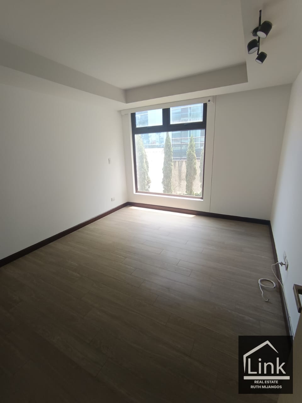 Renta de Apartamento zona 10 EDIFICIO VEINTI4 — Apartamento en Alquiler en Veinti4, Zona 10, Guatemala, Ciudad — foto 4 de 14