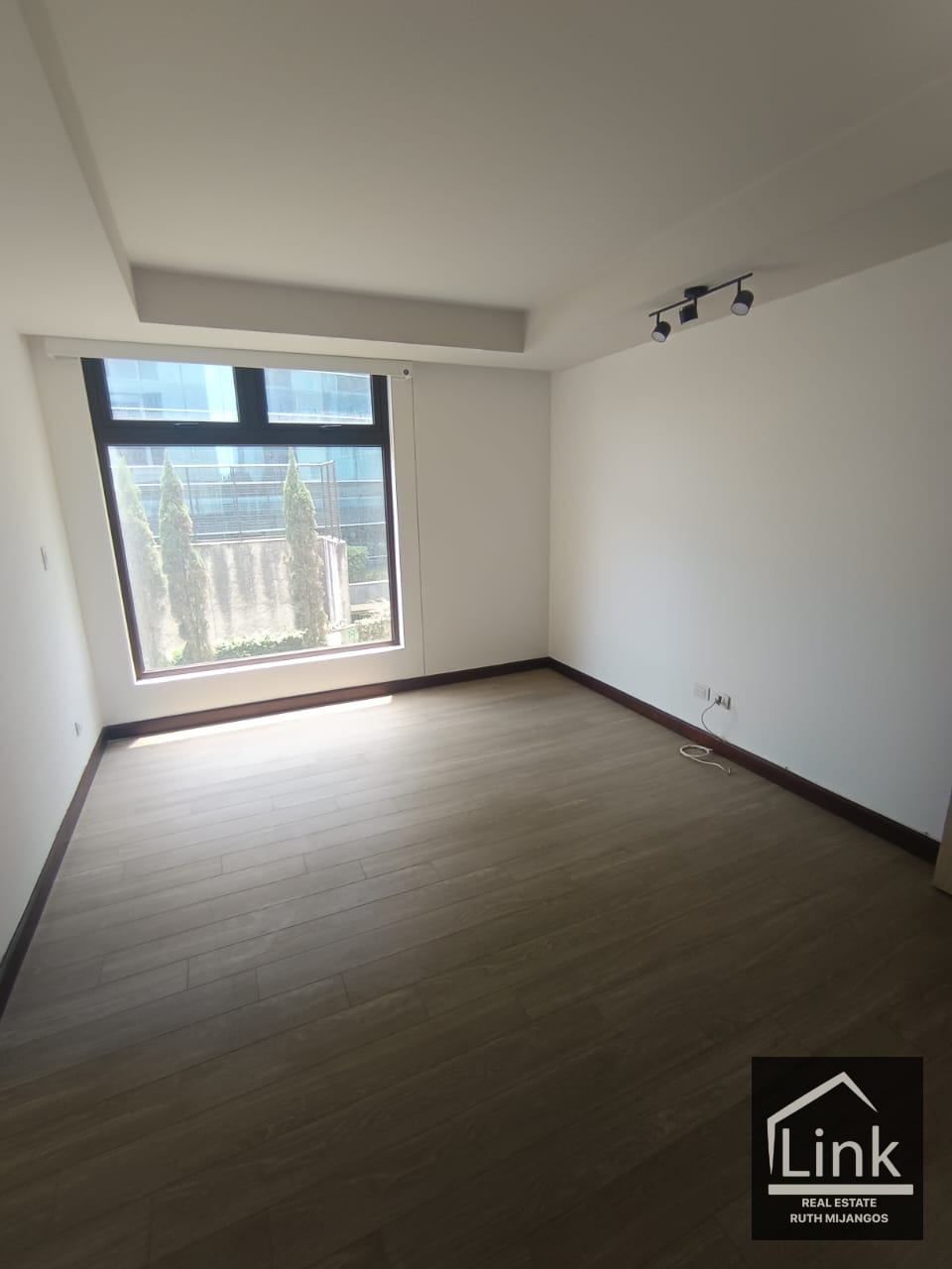 Renta de Apartamento zona 10 EDIFICIO VEINTI4 — Apartamento en Alquiler en Veinti4, Zona 10, Guatemala, Ciudad — foto 8 de 14