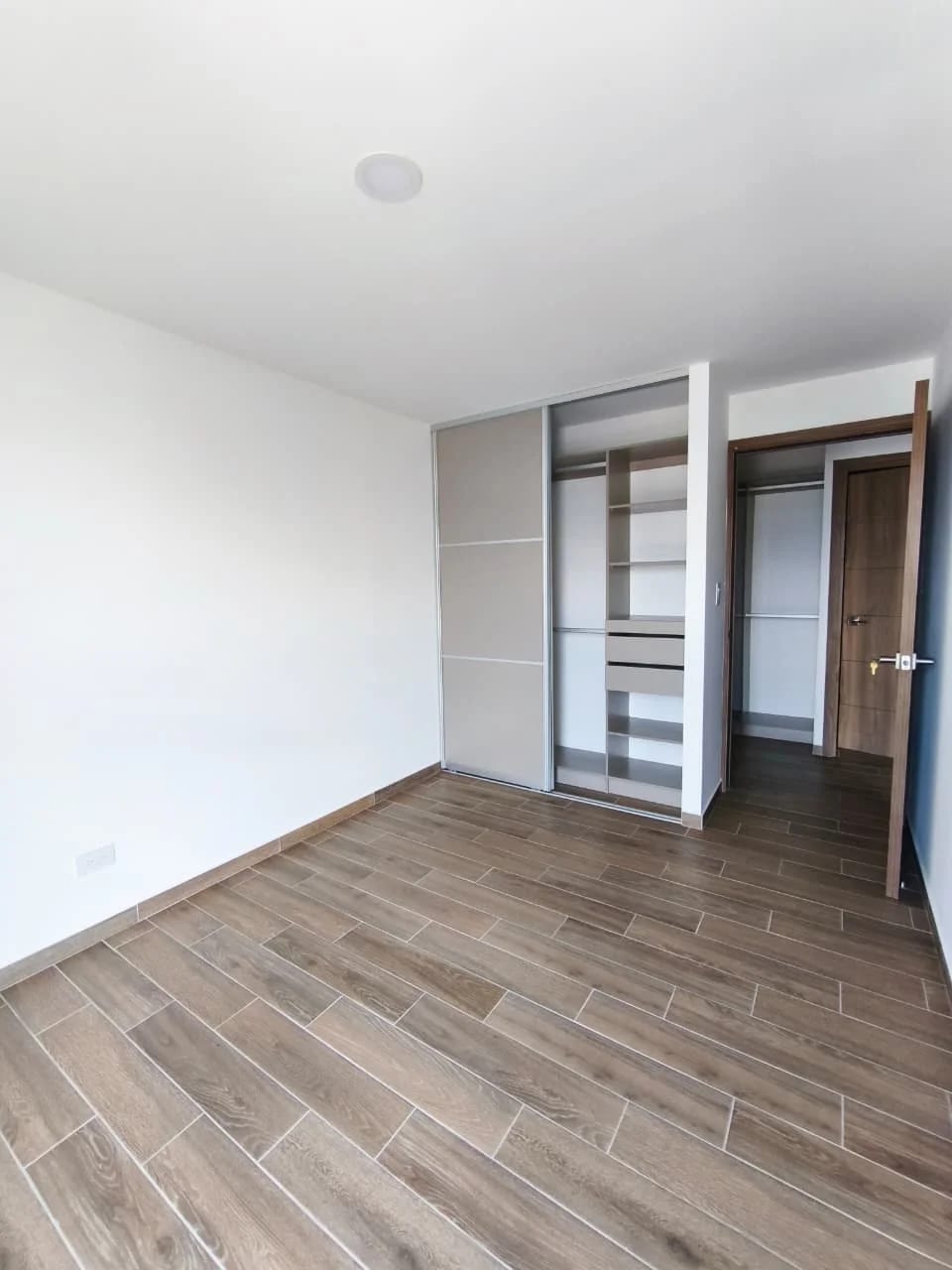 Apartamento en venta Zona 14, Edificio Parque 14 — Apartamento en Venta en Parque 14, Zona 14, Guatemala, Ciudad — foto 6 de 8