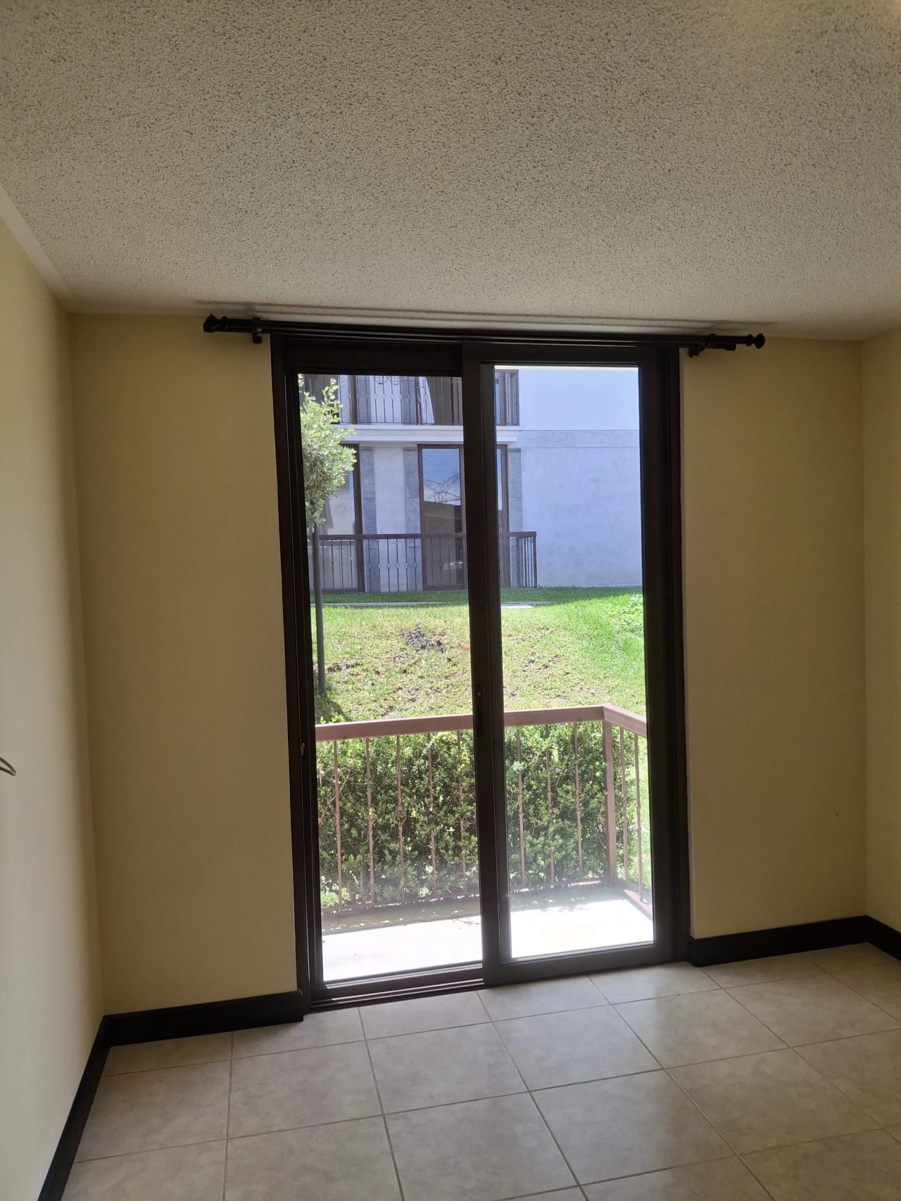 Pasaje Español KM 16 Carr a el Salvador Primer Nivel 2 Habs 2 Baños — Apartamento en Alquiler en Pasaje Español, Carretera a El Salvador, Guatemala, Ciudad — foto 4 de 13