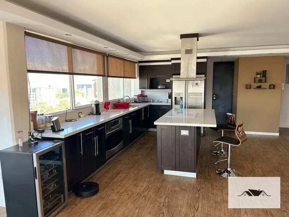 En Renta Apartamento Remodelado Zona 10 Edificio Ciudad Vieja — Apartamento en Alquiler en Ciudad Vieja, Zona 10, Guatemala, Ciudad — foto 10 de 10