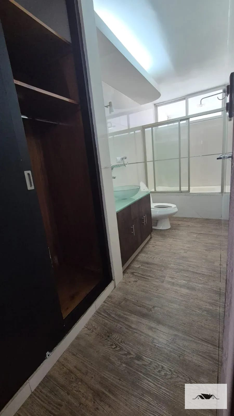 En Venta o Renta Amplio Apartamento Remodelado Zona 10 — Apartamento en Venta en Ciudad Vieja, Zona 10, Guatemala, Ciudad — foto 6 de 14