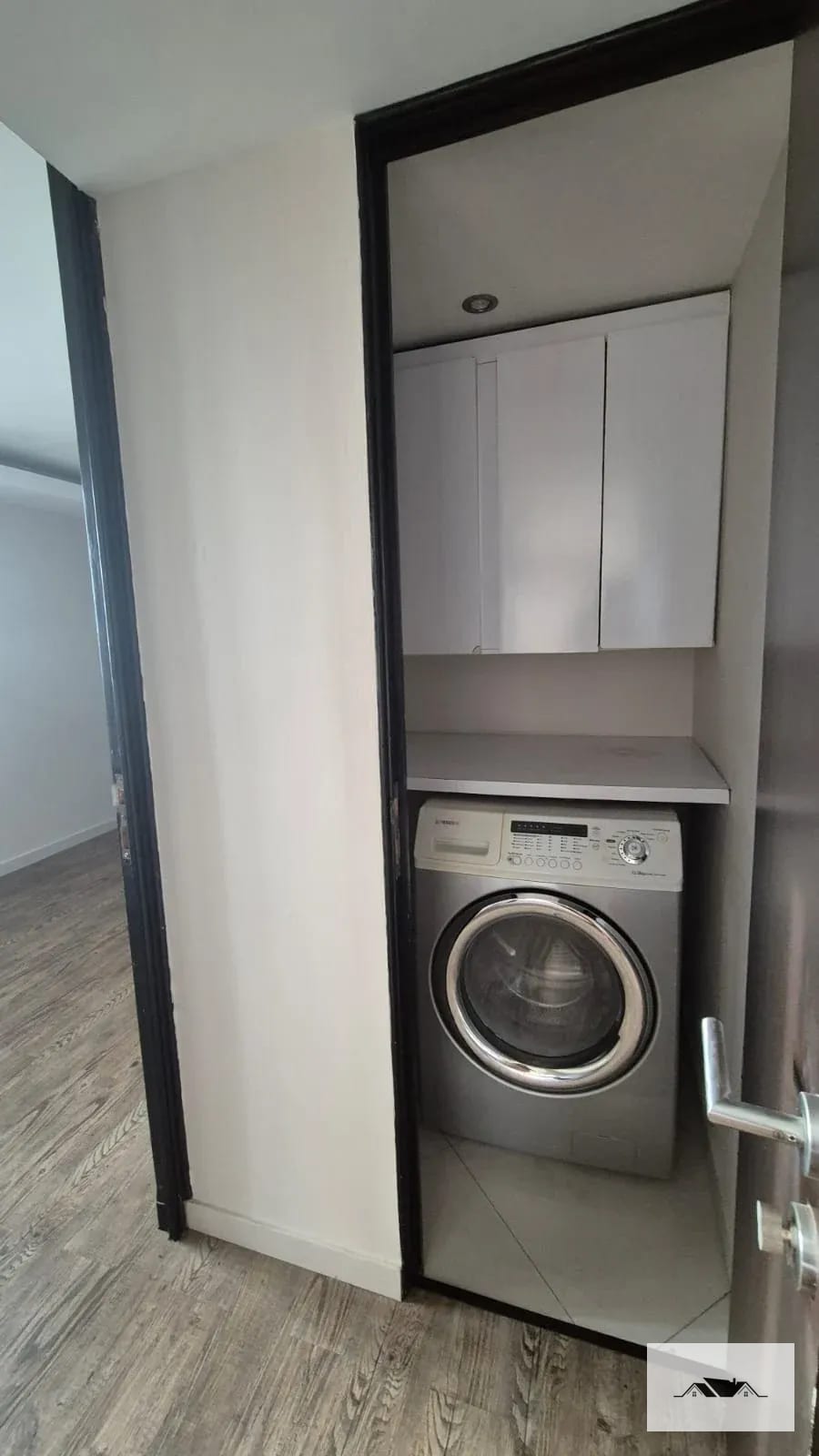 En Venta o Renta Amplio Apartamento Remodelado Zona 10 — Apartamento en Venta en Ciudad Vieja, Zona 10, Guatemala, Ciudad — foto 8 de 14