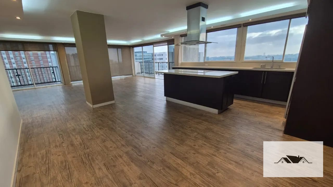 En Venta o Renta Amplio Apartamento Remodelado Zona 10 — Apartamento en Venta en Ciudad Vieja, Zona 10, Guatemala, Ciudad — foto 9 de 14