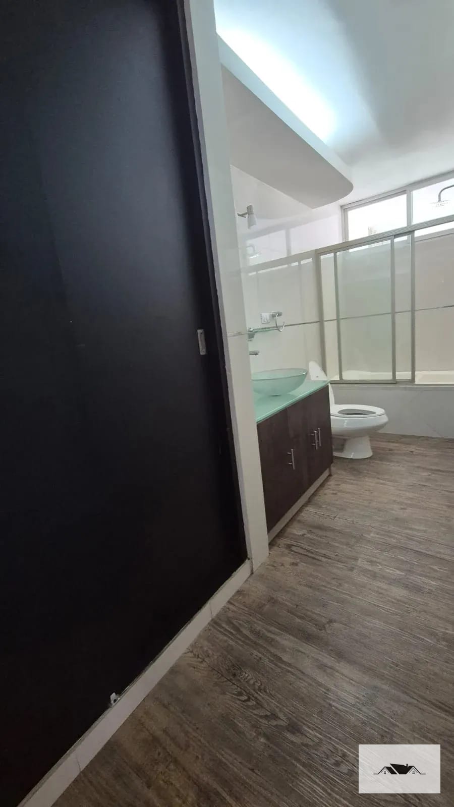 En Renta o Venta Amplio Apartamento Remodelado Zona 10 — Apartamento en Alquiler en Ciudad Vieja, Zona 10, Guatemala, Ciudad — foto 5 de 16