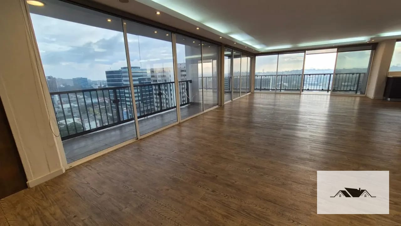En Renta o Venta Amplio Apartamento Remodelado Zona 10 — Apartamento en Alquiler en Ciudad Vieja, Zona 10, Guatemala, Ciudad — foto 12 de 16