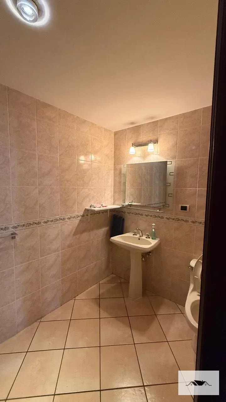 En Renta Apartamento Zona 10 en Edificio Milenia Colonia Oakland — Apartamento en Alquiler en Zona 10, Guatemala, Ciudad — foto 16 de 17