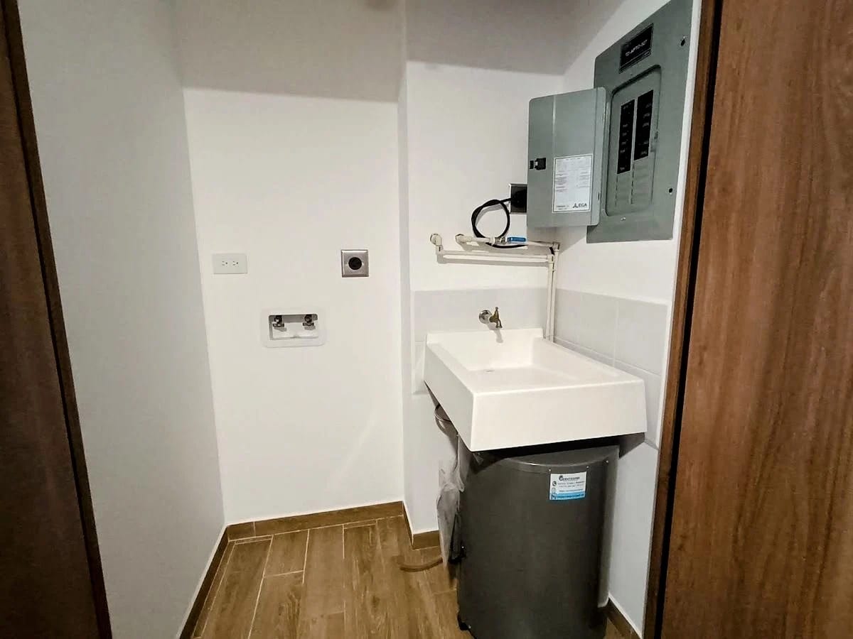Apartamento en renta en Parque 14, zona 14, con balcón y vista a Plaza — Apartamento en Alquiler en Parque 14, Zona 14, Guatemala, Ciudad — foto 4 de 17