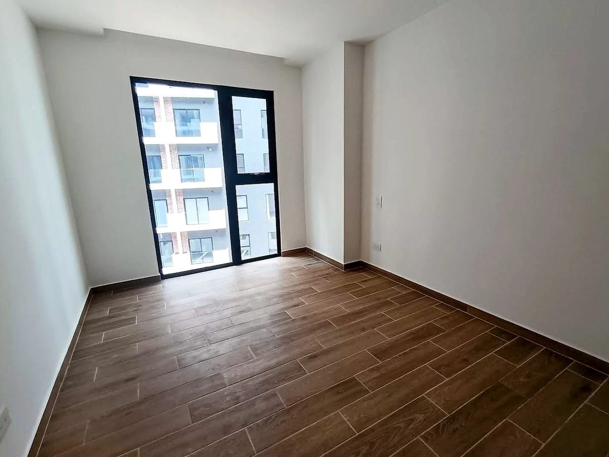 Apartamento en renta en Parque 14, zona 14, con balcón y vista a Plaza — Apartamento en Alquiler en Parque 14, Zona 14, Guatemala, Ciudad — foto 3 de 17