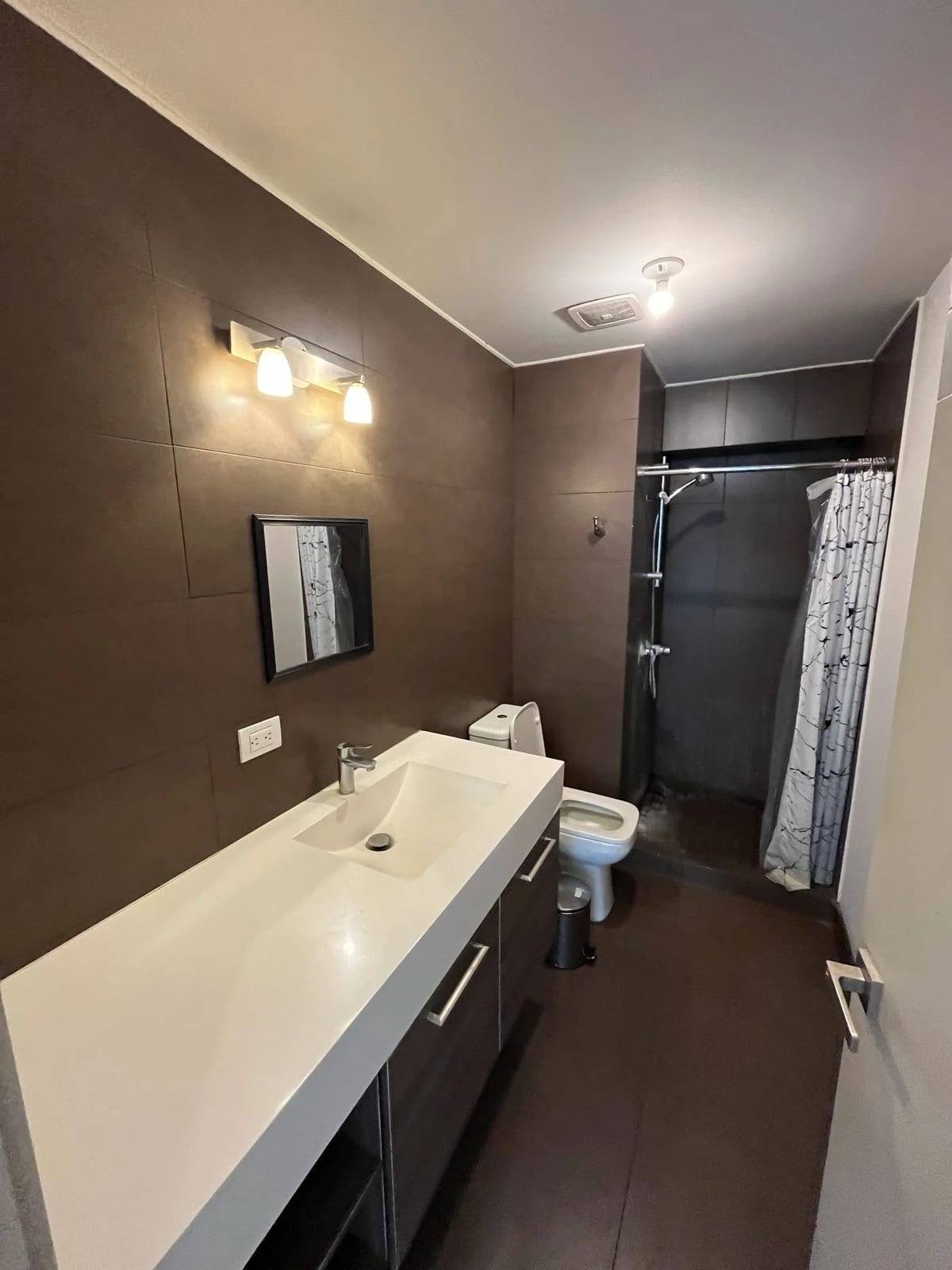 AMPLIO APARTAMENTO EN RENTA ZONA 10, EDIFICIO VEINTI4 — Apartamento en Alquiler en Veinti4, Zona 10, Guatemala, Ciudad — foto 6 de 16