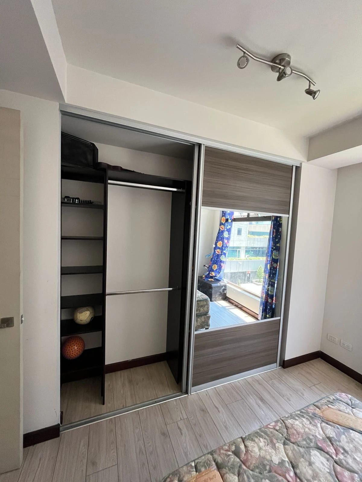 AMPLIO APARTAMENTO EN RENTA ZONA 10, EDIFICIO VEINTI4 — Apartamento en Alquiler en Veinti4, Zona 10, Guatemala, Ciudad — foto 11 de 16