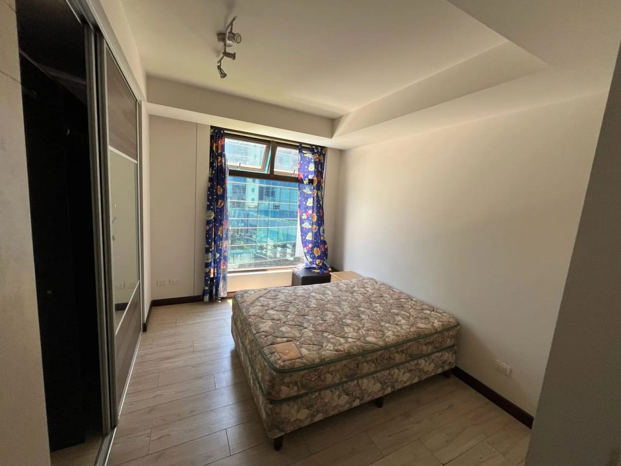 AMPLIO APARTAMENTO EN RENTA ZONA 10, EDIFICIO VEINTI4 — Apartamento en Alquiler en Veinti4, Zona 10, Guatemala, Ciudad — foto 12 de 16