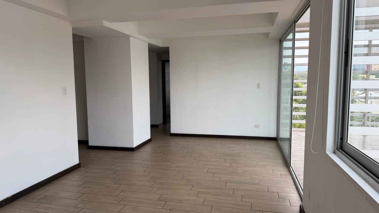 VENTA DE AMPLIO APARTAMENTO EN ZONA 10 EDIFICIO FERRARA — Apartamento en Venta en Ferrara 10, Zona 10, Guatemala, Ciudad — foto 2 de 14